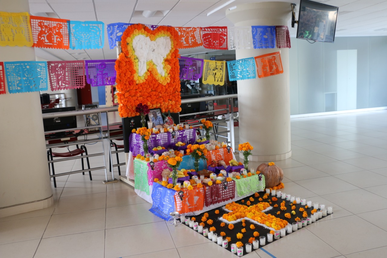 La Universidad de la Ciénega del Estado de Michoacán preserva tradición de Día de Muertos