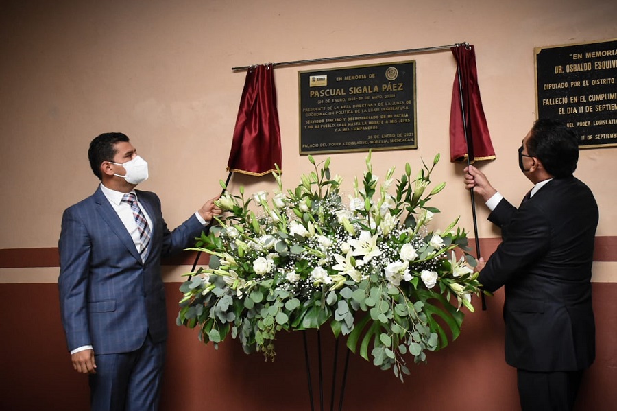 Develan diputados locales placa conmemorativa de Pascual Sigala Páez