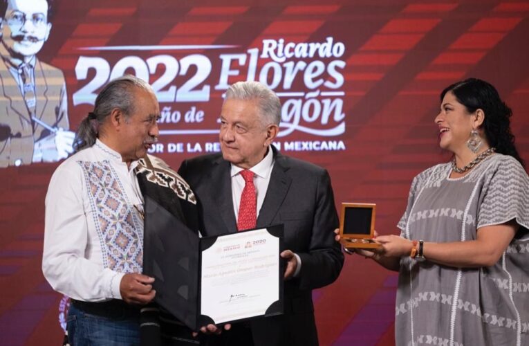 Artesano michoacano recibe Premio Nacional de Artes y Literatura 2020 y 2021